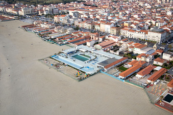 Viareggio dans le département Lucca, Italie vue du ciel