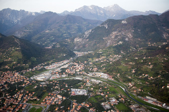 Vue aérienne de Ripa à Ripa-Pozzi-Querceta-Ponterosso dans le département Toscane, Italie