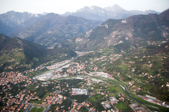 Vue aérienne de Ripa à Ripa-Pozzi-Querceta-Ponterosso dans le département Toscane, Italie