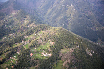 Photographie aérienne de Valdicastello dans le département Toscane, Italie