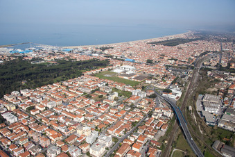 Vue aérienne de Villa Macchia à Viareggio dans le département Lucca, Italie