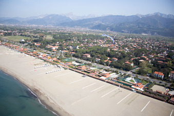 Forte dei Marmi dans le département Lucca, Italie hors des airs