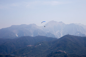 Vue aérienne de Ameglia à Carrara dans le département Massa-Carrara, Italie