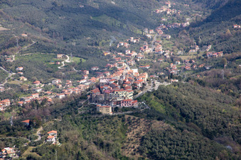 Vue oblique de Nicola dans le département Ligurie, Italie