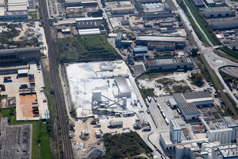 Avenza dans le département Toscane, Italie d'en haut