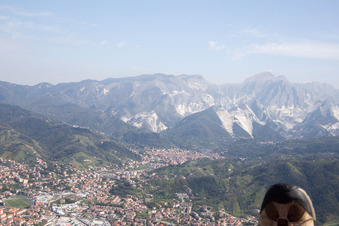 Vue aérienne de Carrara dans le département Massa-Carrara, Italie