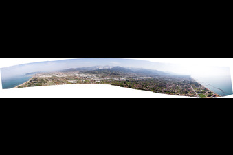 Vue aérienne de Panorama à Avenza dans le département Toscane, Italie