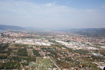Avenza dans le département Toscane, Italie vue d'en haut