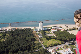 Image drone de Avenza dans le département Toscane, Italie