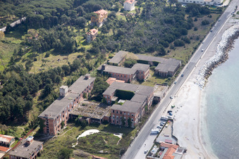 Vue oblique de Marina di Massa dans le département Toscane, Italie