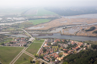 Vue aérienne de Bagni dans le département Émilie-Romagne, Italie