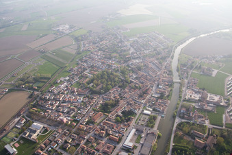 Photographie aérienne de Migliarino dans le département Émilie-Romagne, Italie