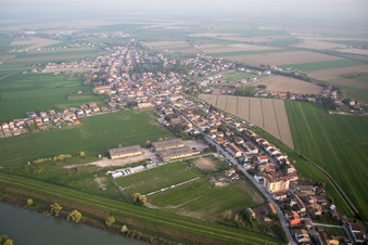 Vue aérienne de Sant'Alberto dans le département Émilie-Romagne, Italie