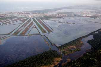 Photographie aérienne de Marina di Ravenna dans le département Émilie-Romagne, Italie