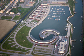 Casalborsetti dans le département Émilie-Romagne, Italie hors des airs