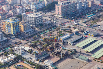 Vue aérienne de Parc d'attractions sur la plage à Chioggia dans le département Metropolitanstadt Venedig, Italie