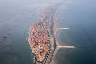 Photographie aérienne de Zone d'implantation dans le district Pellestrina à Venise à Pellestrina dans le département Vénétie, Italie