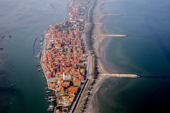 Vue oblique de Zone d'implantation dans le district Pellestrina à Venise à Pellestrina dans le département Vénétie, Italie