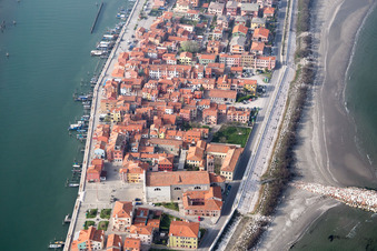 Zone d'implantation dans le district Pellestrina à Venise à Pellestrina dans le département Vénétie, Italie hors des airs