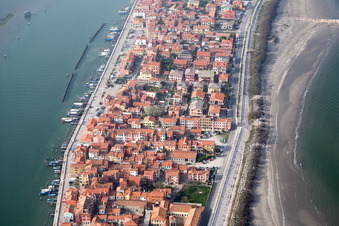Zone d'implantation dans le district Pellestrina à Venise à Pellestrina dans le département Vénétie, Italie vue d'en haut