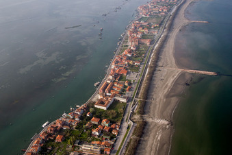 Enregistrement par drone de Zone d'implantation dans le district Pellestrina à Venise à Pellestrina dans le département Vénétie, Italie