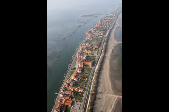 Vue aérienne de Zone d'implantation dans le district Pellestrina à Venise à Pellestrina dans le département Vénétie, Italie