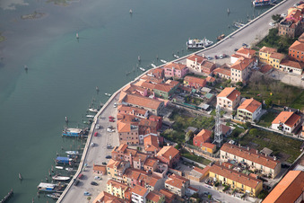 Vue aérienne de Vue sur la côte de la mer Méditerranée à San Vito dans le département Vénétie, Italie