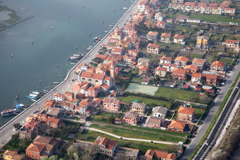 Vue aérienne de Vue sur la côte de la mer Méditerranée à San Vito dans le département Vénétie, Italie