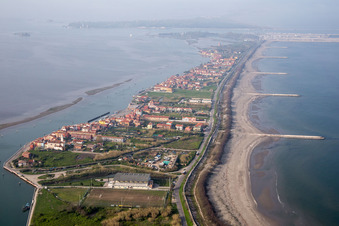 Photographie aérienne de Développement résidentiel sur la péninsule du Lido di Venecia dans le quartier San Pietro in Volta à Venise à San Pietro in Volta dans le département Vénétie, Italie
