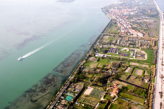 Vue aérienne de Malamocco dans le département Vénétie, Italie