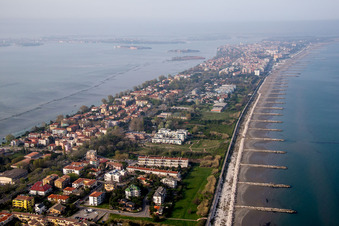 Malamocco dans le département Vénétie, Italie depuis l'avion