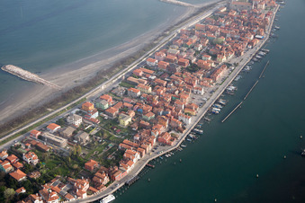 Vue oblique de Vue sur la côte de la mer Méditerranée à San Vito dans le département Vénétie, Italie