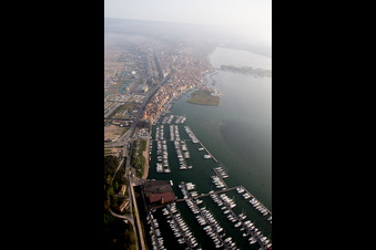 Vue d'oiseau de Sottomarina à Faro dans le département Vénétie, Italie