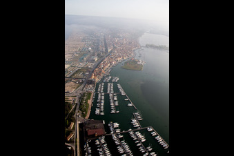 Enregistrement par drone de Sottomarina à Faro dans le département Vénétie, Italie