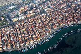 Chioggia dans le département Metropolitanstadt Venedig, Italie du point de vue du drone