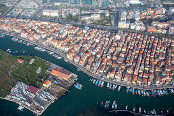Chioggia dans le département Metropolitanstadt Venedig, Italie vu d'un drone