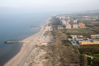 Vue aérienne de Isola Vercde, Camping Isamar à Chioggia dans le département Metropolitanstadt Venedig, Italie