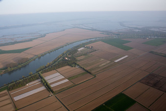 Enregistrement par drone de Fossone d'Adige dans le département Vénétie, Italie