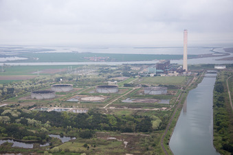 Vue aérienne de Centrale électrique ENEL à Case Ocaro dans le département Vénétie, Italie