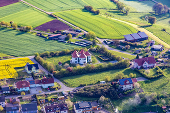 Vue aérienne de Maison aux cinq tours sur Holzberg à le quartier Theinheim in Rauhenebrach dans le département Bavière, Allemagne