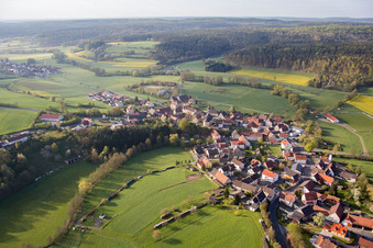 Vue aérienne de Quartier Prölsdorf in Rauhenebrach dans le département Bavière, Allemagne
