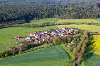 Vue aérienne de Quartier Zettmannsdorf in Schönbrunn im Steigerwald dans le département Bavière, Allemagne