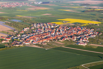 Vue d'oiseau de Quartier Lindach in Kolitzheim dans le département Bavière, Allemagne