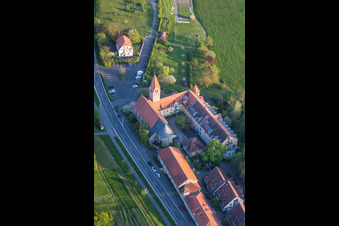 Vue aérienne de Ensemble de bâtiments du monastère Saint-Louis à le quartier Lindach in Kolitzheim dans le département Bavière, Allemagne
