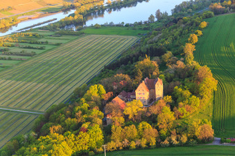 Vue aérienne de Château de Klingenberg à Wipfeld dans le département Bavière, Allemagne