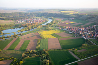 Vue aérienne de Les rives du Main à le quartier Untereisenheim in Eisenheim dans le département Bavière, Allemagne