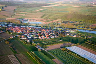 Vue aérienne de Quartier Obereisenheim in Eisenheim dans le département Bavière, Allemagne