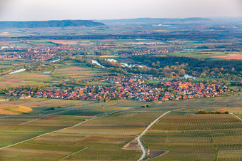Vue aérienne de Du sud à Nordheim am Main dans le département Bavière, Allemagne