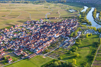 Vue oblique de Nordheim am Main dans le département Bavière, Allemagne