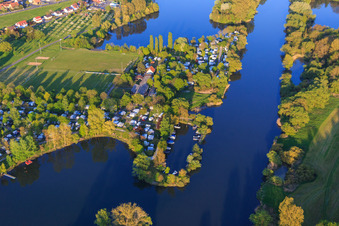 Vue aérienne de Camping Katzenkopf au bord du Main à Sommerach dans le département Bavière, Allemagne